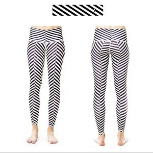 Teeki balances traveler yin yang hot pant